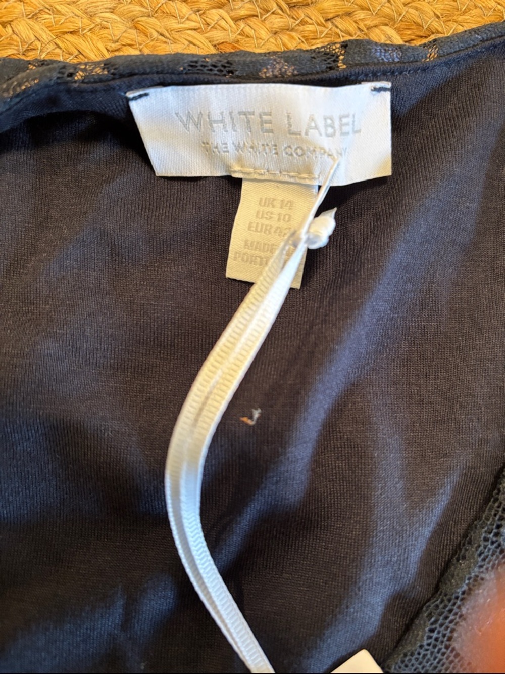 The White company - Picture 6 of 6